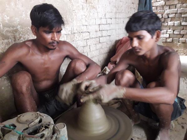 'मोदी के मेक इन इंडिया के नारे से बढ़ा हमारा रोजगार' 'मोदी के मेक इन इंडिया के नारे से बढ़ा हमारा रोजगार'