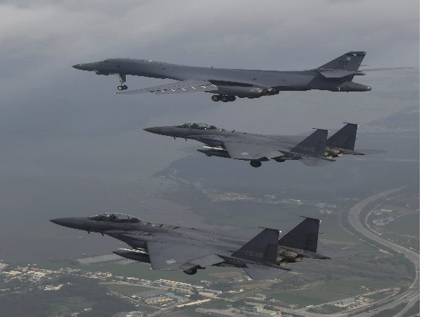 अमेरिका ने जापान-साउथ कोरिया के साथ किया मिलिट्री ड्रिल