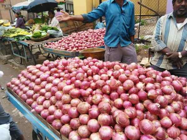 दिवाली तक और रुलाएगा प्याज दिवाली तक और रुलाएगा प्याज