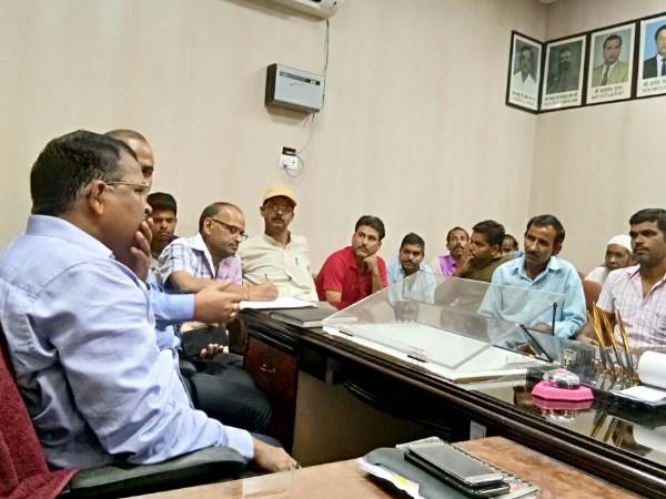 भैंसों के सींग से निकलेगा हल भैंसों के सींग से निकलेगा हल