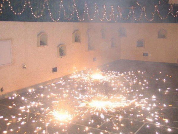 धुएं भरी जिन्दगी से माताओं को दी मुक्ति, फिर पटाखों से क्यों नहीं? 