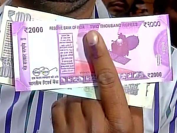 भारत में चल रहे दो बेसिक इनकम पायलट प्रोजेक्ट