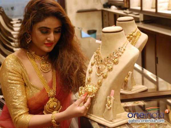 4- ज्वैलरी से सस्ते होते हैं सिक्के