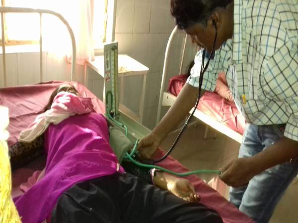 प्राथमिक कक्षाओं की ज्यादा छात्राएं हुई हैं बीमार 