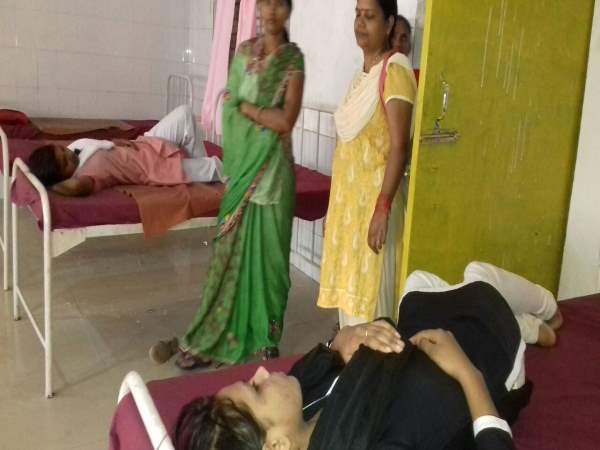 जब एसडीएम का घुटने लगा दम