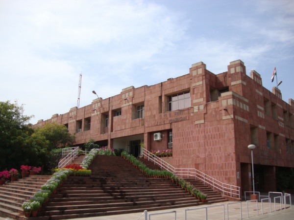 सांप को पकड़ने के लिए बुलाना पड़ा एनजीओ