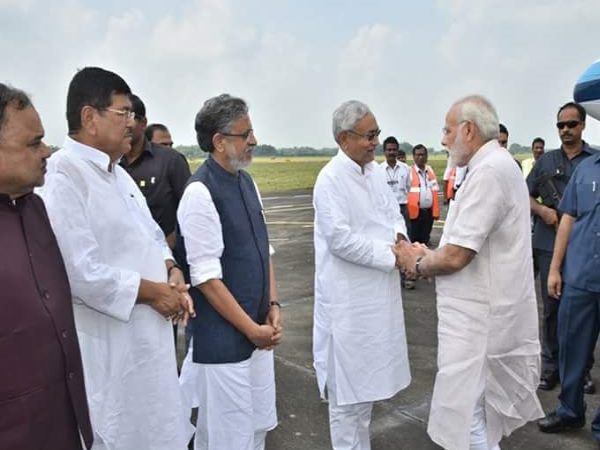 मोदी और नीतीश लेकिन लालू कहां?