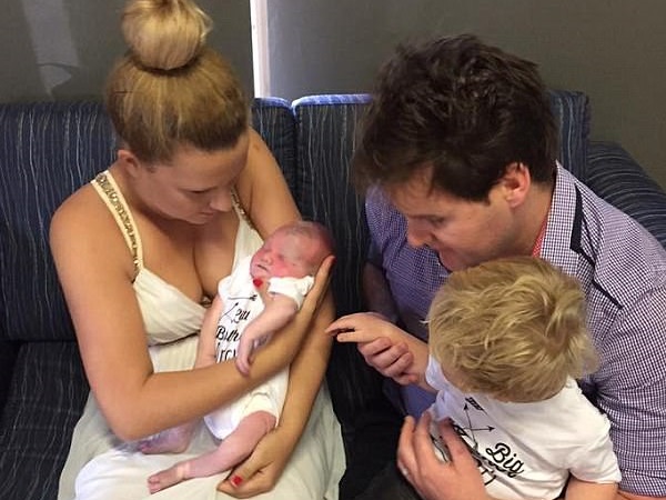 मृत बच्चे को दिया जन्म