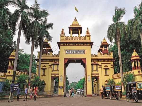 छात्र ने यूनवर्सिटी प्रशासन से की शिकायत