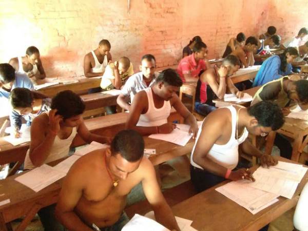 पकड़े गए कई फर्जी