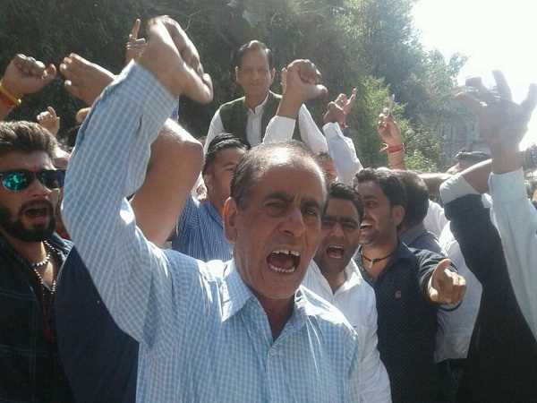 कई स्थापित नेताओं के कटे टिकट