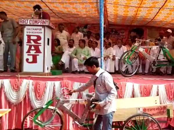 70 गरीबों को रिक्शा ट्रॉली