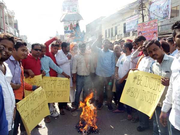 ग्राहकों को आकर्षित करने के लिए व्यापारी लाएं हैं तमाम योजनाएं