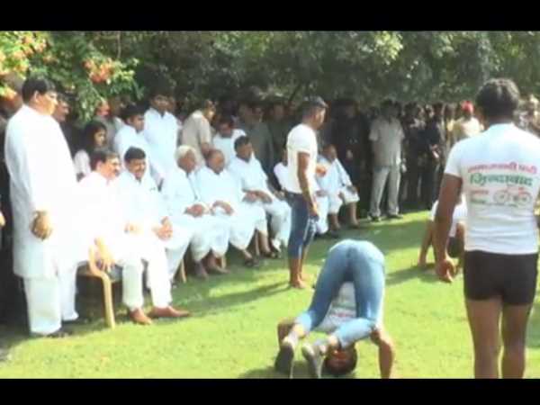 दूरियां घटाने में सफल रहे मुलायम