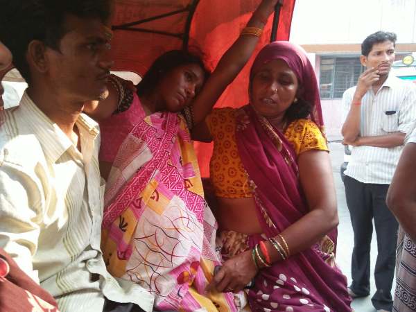 पति का आरोप- डॉक्टर ने देखा तक नहीं पति का आरोप- डॉक्टर ने देखा तक नहीं