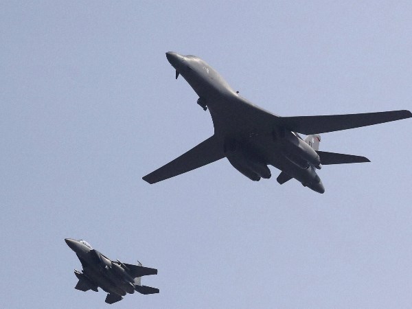 कोल्ड वॉर के बाद पहली बार US ने निकाले न्‍यूक्लियर बॉम्‍बर्स