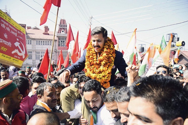 संभालेंगे पिता की राजनीतिक विरासत