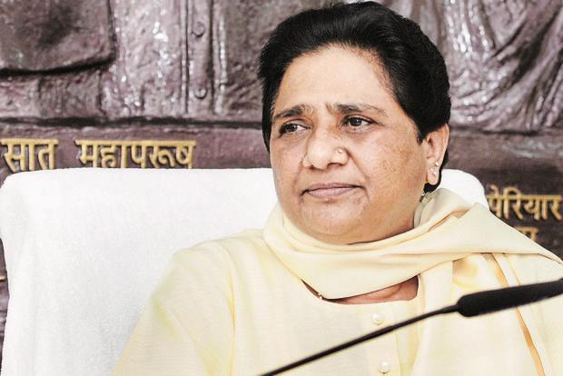सोशल मीडिया से दूर रहीं मायावती