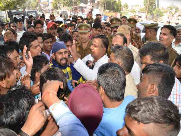 पुलिस कार्रवाई में जुटी