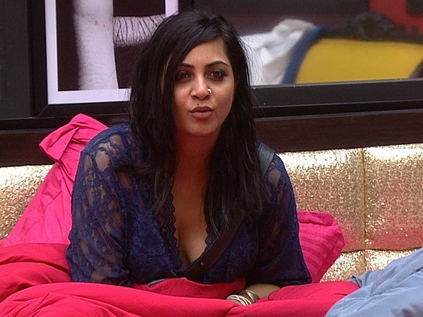 50 साल के शख्स से की है अर्शी ने शादी 50 साल के शख्स से की है अर्शी ने शादी