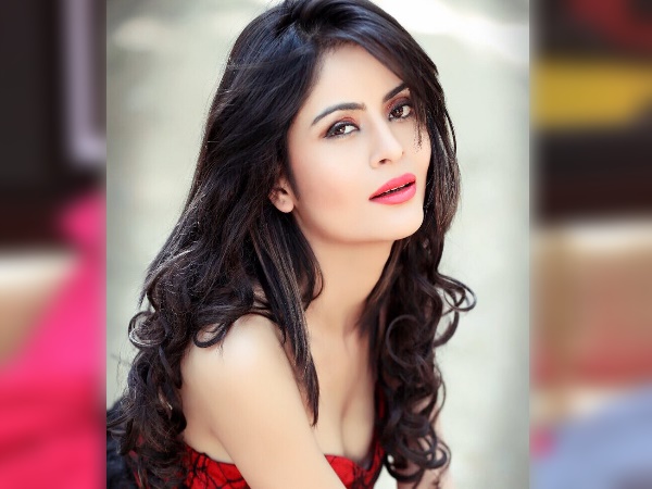 अर्शी के ही शहर भोपाल से हैं गहना अर्शी के ही शहर भोपाल से हैं गहना