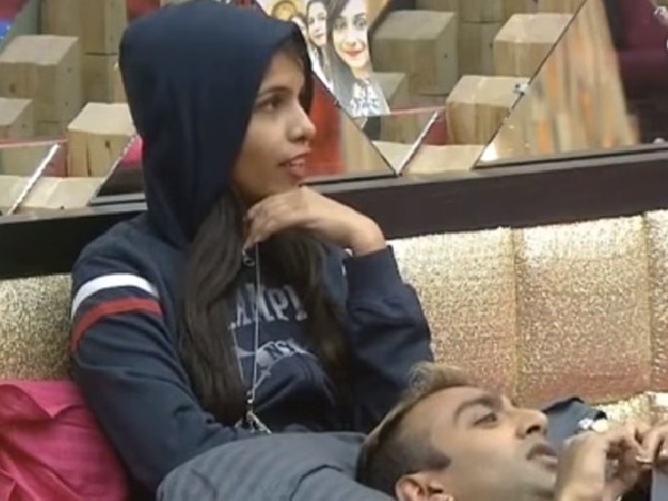 पूजा को आई घरवालों की याद