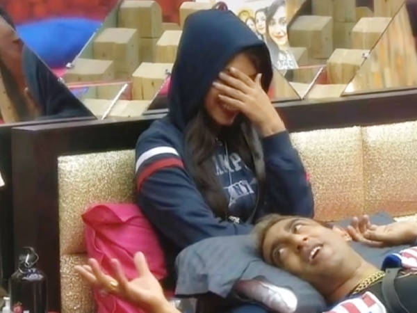 शरमा के लाल हो गया पूजा का चेहरा