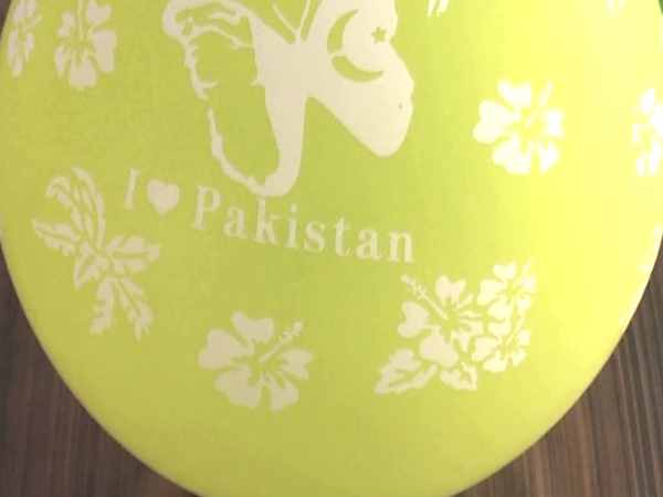 बेटे के जन्मदिन पर फुलाया गुब्बारा बेटे के जन्मदिन पर फुलाया गुब्बारा