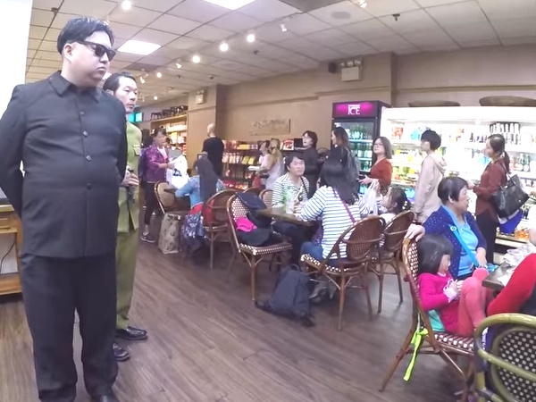 सिपाही ने सभी से मिलवाया