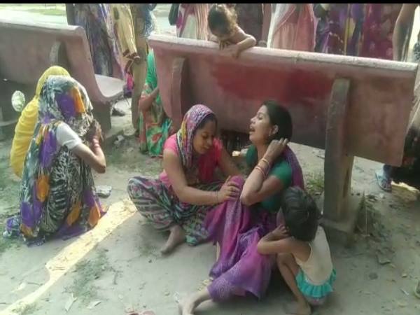 10-12 चाकू मारी गईं
