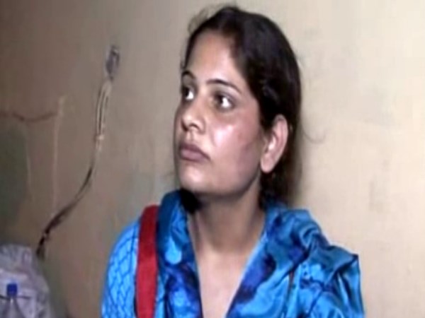 चरित्र हीन होने का लगाया आरोप