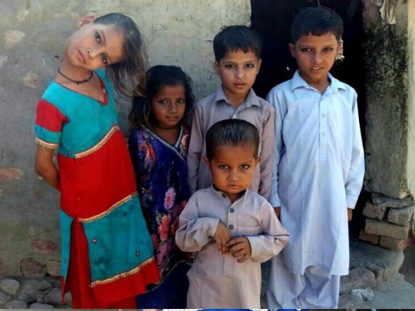 माता-पिता के पास नहीं हैं इलाज को पैसे