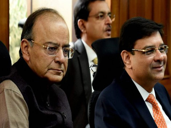 आर्थिक सर्वे ने खोली मोदी सरकार की आंखें