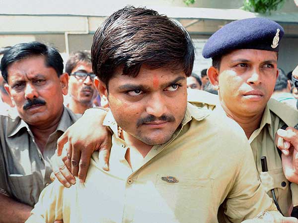 पाटीदार समाज का सहारा ही था