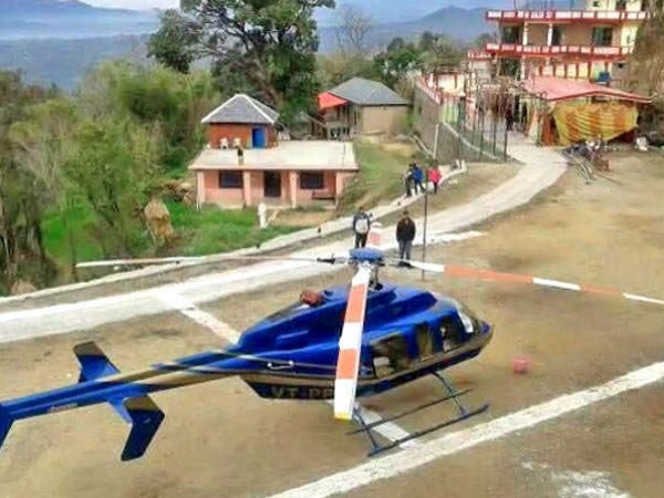 घर के बाहर एक निजी हेलीपैड 