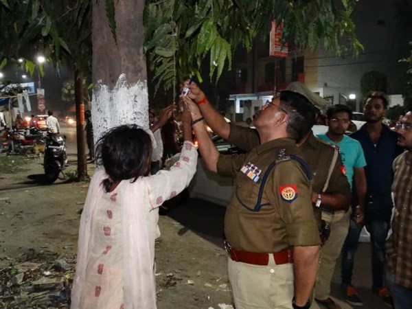 पुलिस अधिकारी के ड्राइवर ने दी जानकारी