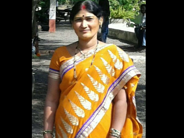  अवार्ड समारोह के दौरान घर में किया बंद