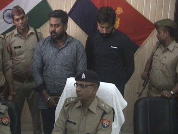 पति ने ताबड़तोड़ बरसाईं गोलियां