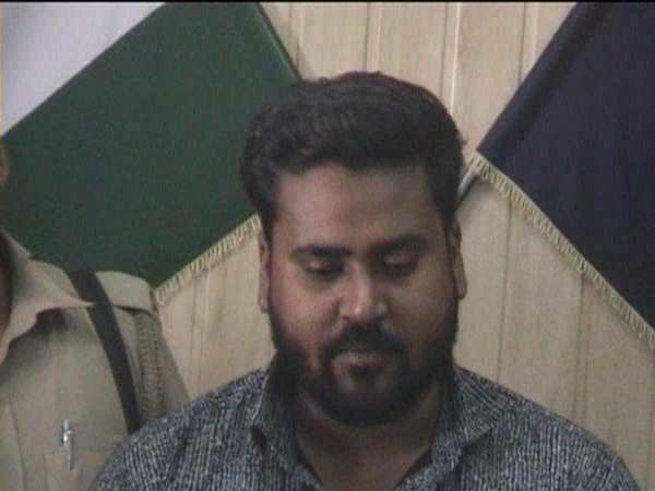 पति-पत्नी में पहले हुई जमकर लड़ाई