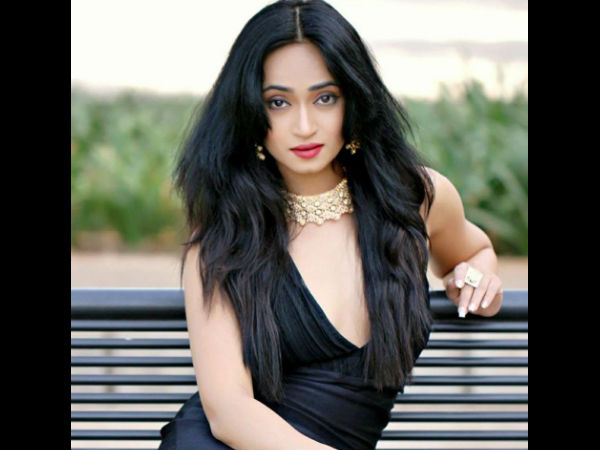 उसने ये बताया कि वो किस ड्रेस में मुझे देखना चाहता है उसने ये बताया कि वो किस ड्रेस में मुझे देखना चाहता है