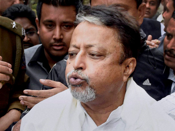 मुकुल रॉय ने छोड़ा ममता बनर्जी का साथ, बीजेपी में शामिल होने के कयास मुकुल रॉय ने छोड़ा ममता बनर्जी का साथ, बीजेपी में शामिल होने के कयास