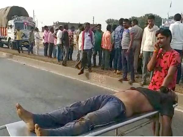  शवों को लेकर हाइवे पर लगाया जाम