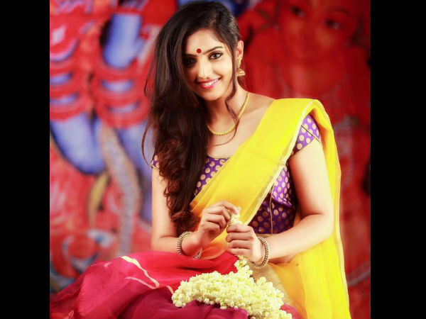 नंबर पा गया और मैसेज करने लगा, रोज पीछा करता था