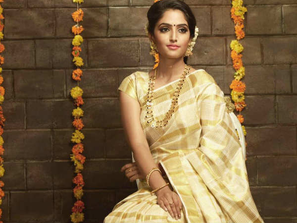 घर से चर्च और चर्च से घर तक करता है पीछा