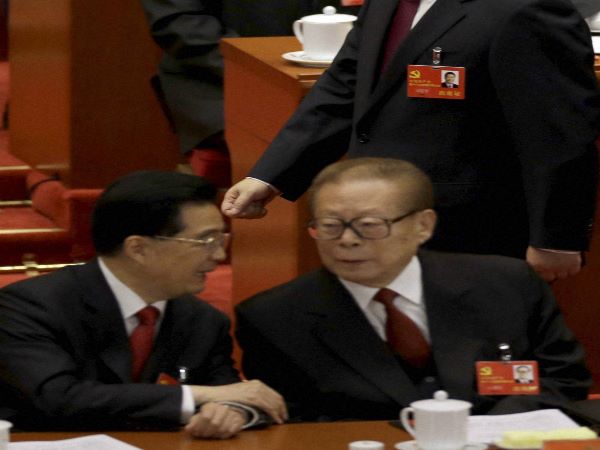 अपनी जिंदगी का नया सच गढ़वा दिया था जियांग जेमिन ने 