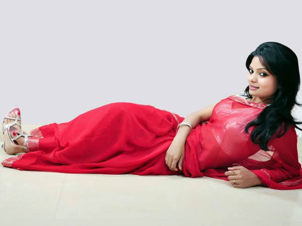 स्विफ्ट कार ड्राइव कर रही थीं प्रतीची स्विफ्ट कार ड्राइव कर रही थीं प्रतीची