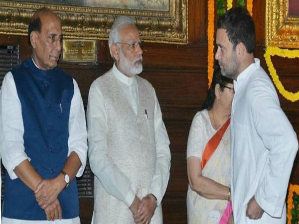 पीएम के सामने तन कर खड़े दिखे राहुल गांधी पीएम के सामने तन कर खड़े दिखे राहुल गांधी