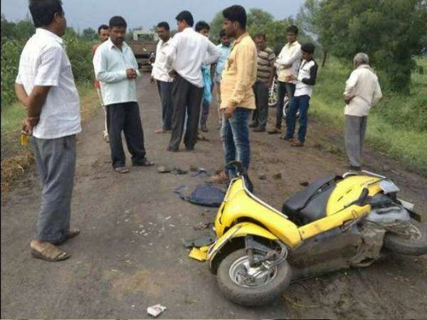 Two daughters died in accident while coming to celebrate mother's win in election in Maharashtra. Two daughters died in accident while coming to celebrate mother's win in election in Maharashtra.