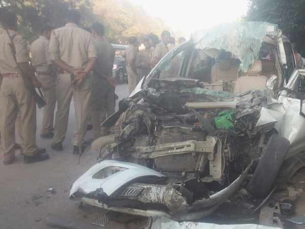 Four died including officer in road accident in Faizabad