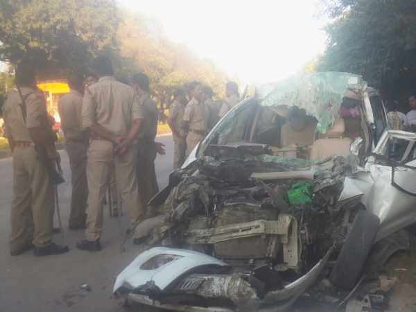 Four died including officer in road accident in Faizabad